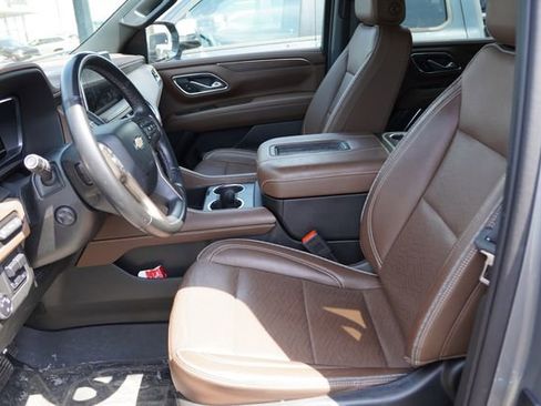 Used 2023 Chevrolet Suburban High Country AWD/4WD image 4
