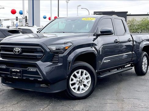 Used 2024 Toyota Tacoma SR5 AWD/4WD image 10