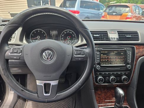 Used 2013 Volkswagen Passat 2.5 SEL Premium FWD image 14