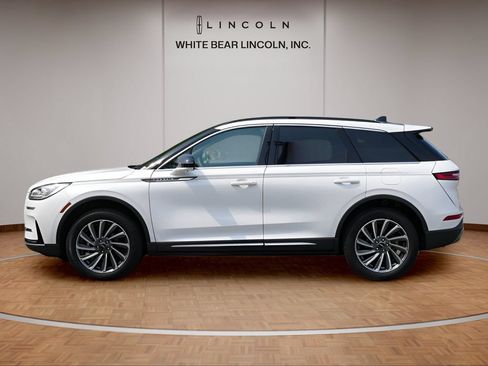 Used 2025 Lincoln Corsair Reserve FWD image 8