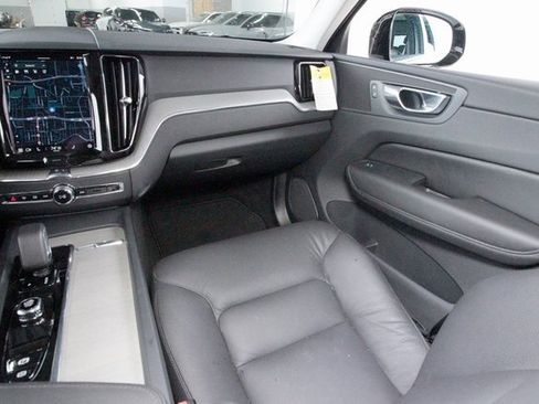 Certified 2025 Volvo XC60 B5 Plus image 8