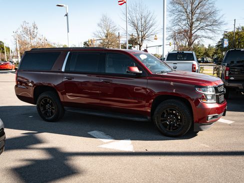 Used 2017 Chevrolet Suburban LT image 11