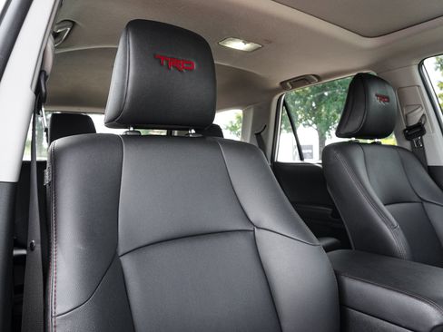 Used 2021 Toyota 4Runner Venture w/ Moonroof Package AWD/4WD image 35