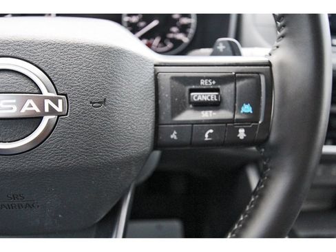 Used 2025 Nissan Rogue SV FWD image 17