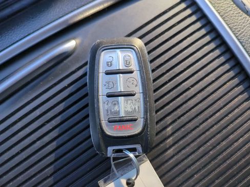 Used 2022 Chrysler Pacifica Limited FWD image 29