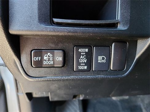 Used 2018 Toyota Tacoma SR image 14