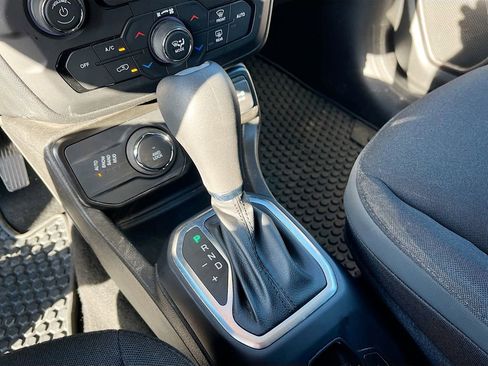 Used 2023 Jeep Renegade Latitude w/ Premium Group AWD/4WD image 17