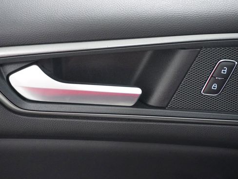 Used 2024 Ford Edge SE image 15