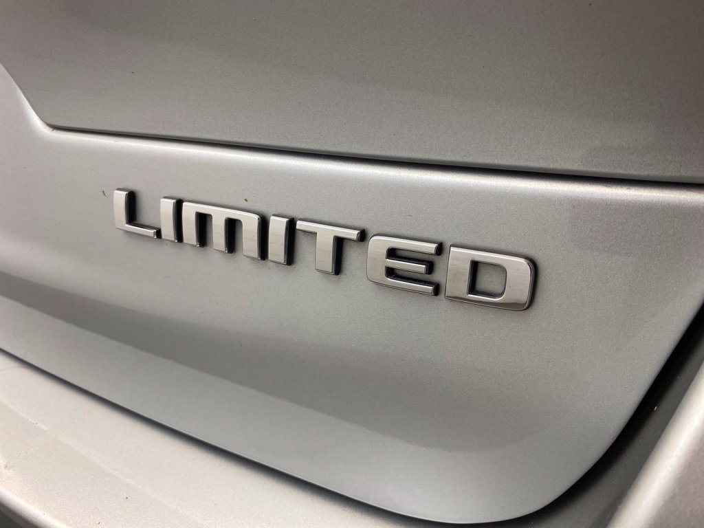 Used 2023 Jeep Grand Cherokee L Limited AWD/4WD image 10