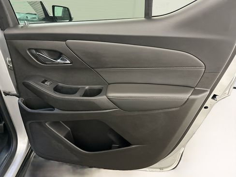 Used 2021 Chevrolet Traverse LT image 33