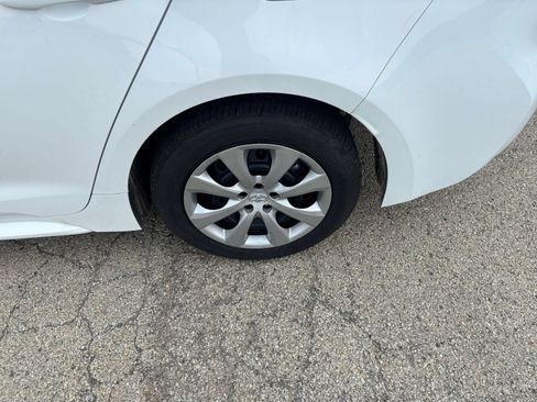 Used 2025 Toyota Corolla LE FWD image 28