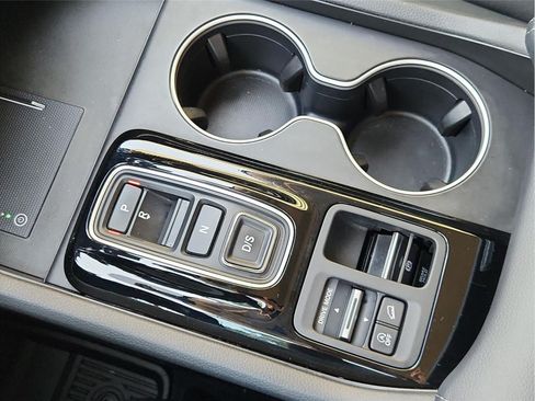 Used 2025 Honda Pilot Touring image 16