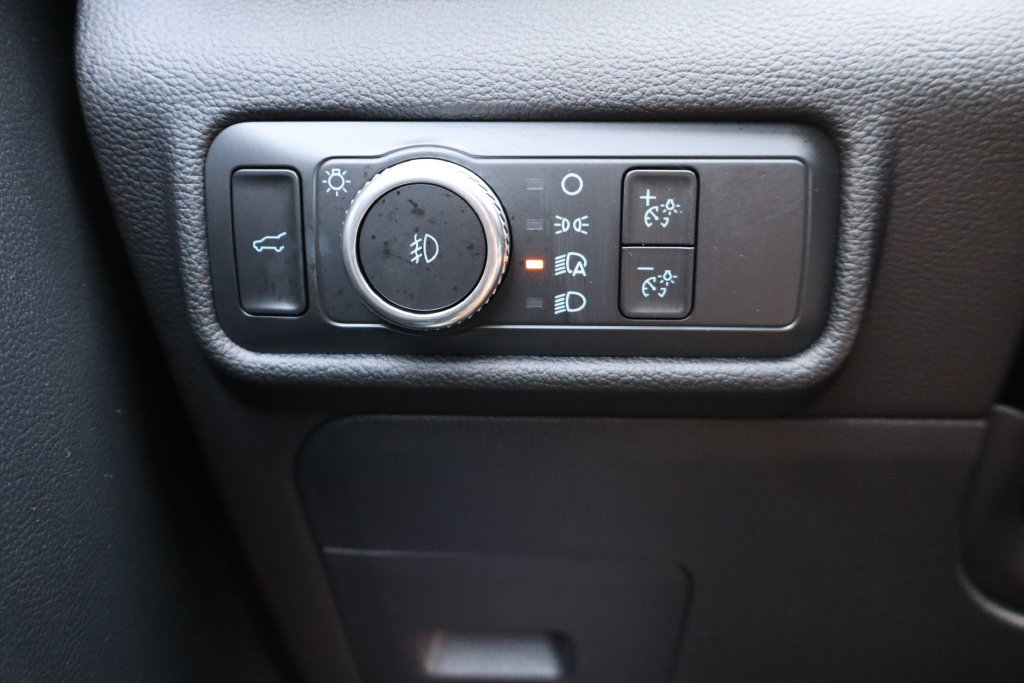 Used 2022 Ford Explorer Limited w/ Equipment Group 301A AWD/4WD image 26