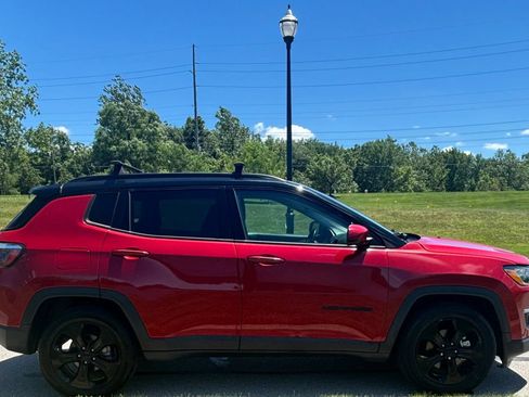 Used 2018 Jeep Compass Latitude w/ Popular Equipment Group FWD image 8