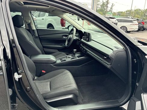 Used 2023 Honda Accord EX image 9