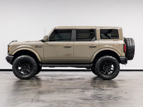 Used 2025 Ford Bronco Outer Banks AWD/4WD image 9