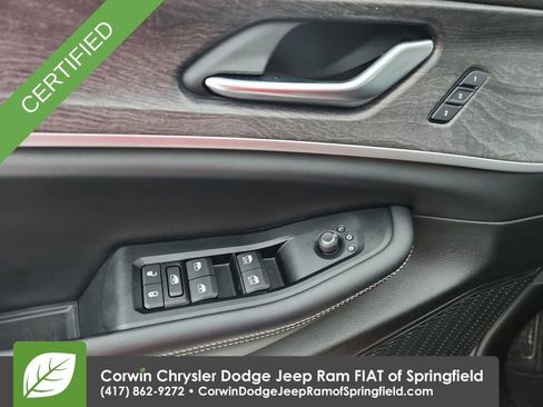 Used 2023 Jeep Grand Cherokee Limited image 21