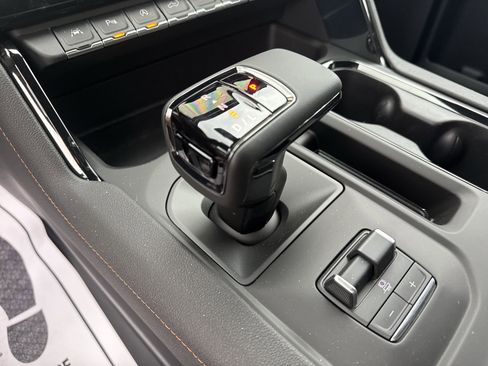 New 2026 GMC Sierra 1500 AT4 w/ AT4 Premium Package AWD/4WD image 22