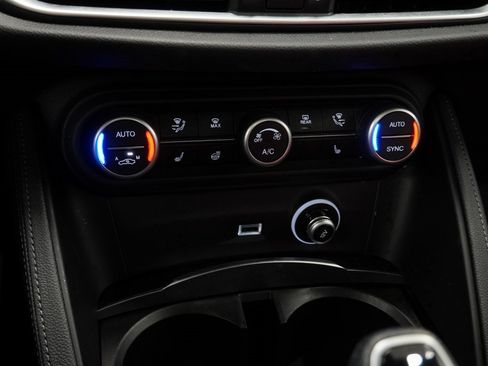 Used 2024 Alfa Romeo Stelvio Sprint image 36