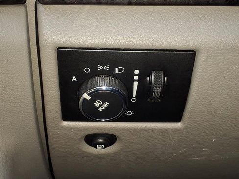 Used 2011 Jeep Grand Cherokee Laredo image 26