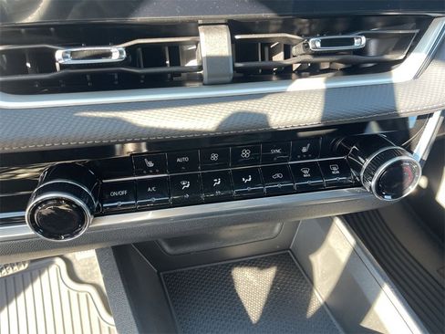 New 2026 Chevrolet Equinox LT w/ Convenience Package II image 19