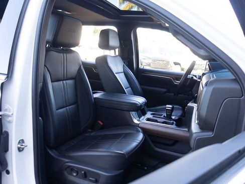 Used 2023 Chevrolet Silverado 1500 High Country w/ Technology Package AWD/4WD image 24