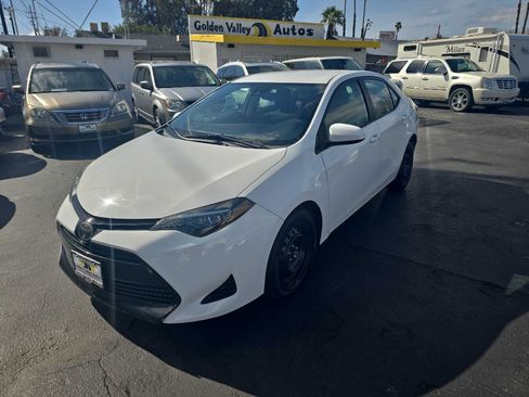 Used 2018 Toyota Corolla LE image 1