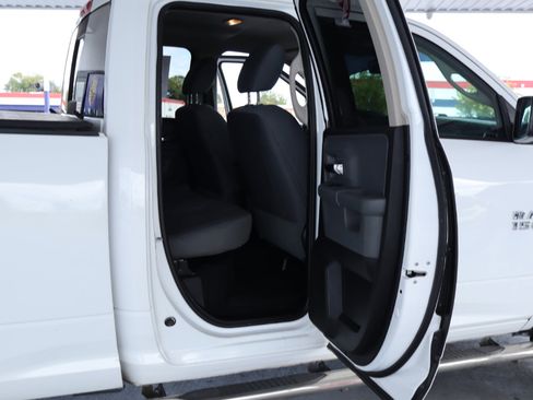 Used 2016 RAM 1500 Classic SLT image 32