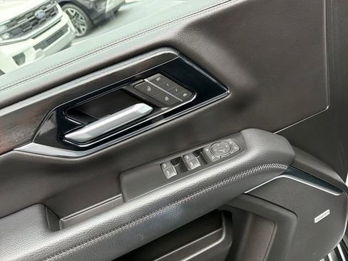 Used 2025 GMC Yukon Denali RWD image 13