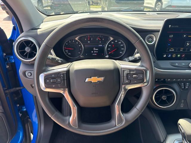 Used 2025 Chevrolet Blazer LT FWD image 13