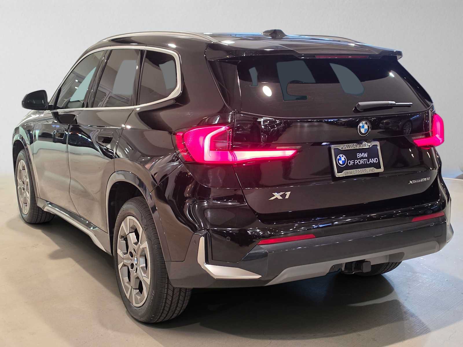 Used 2023 BMW X1 xDrive28i w/ Premium Package AWD/4WD image 5