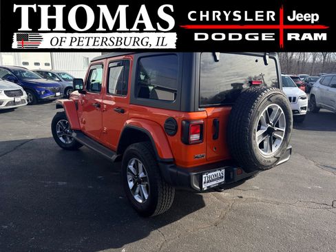 Used 2018 Jeep Wrangler Unlimited Sahara w/ Cold Weather Group AWD/4WD image 11