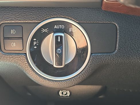 Used 2012 Mercedes-Benz GLK 350 4MATIC image 24