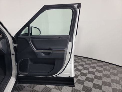 Used 2025 Rivian R1S Adventure AWD/4WD image 18