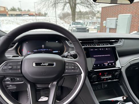 New 2025 Jeep Grand Cherokee L Laredo w/ Luxury Tech Group I image 15