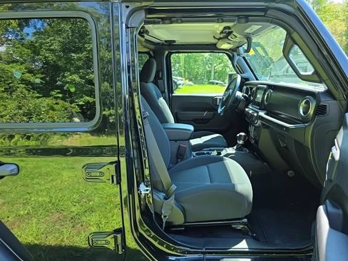 Used 2023 Jeep Wrangler Unlimited Rubicon 4xe w/ Cold Weather Group AWD/4WD image 21