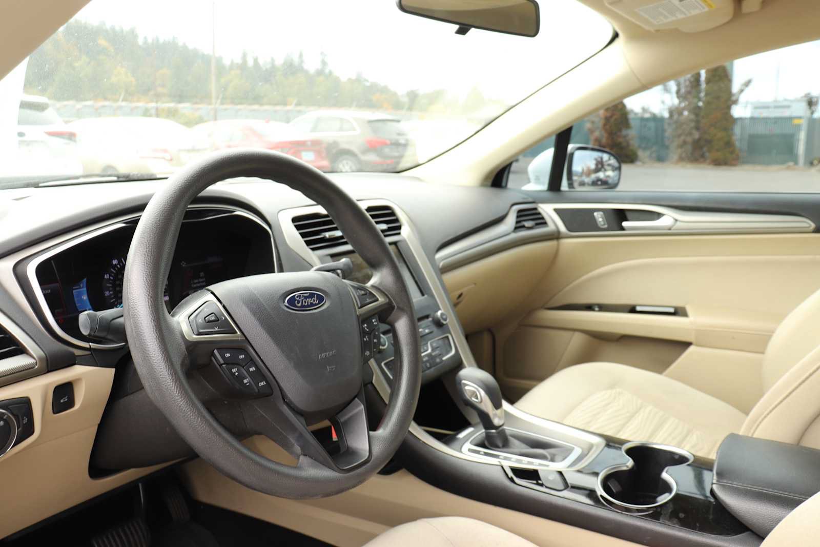 Used 2016 Ford Fusion SE FWD image 10