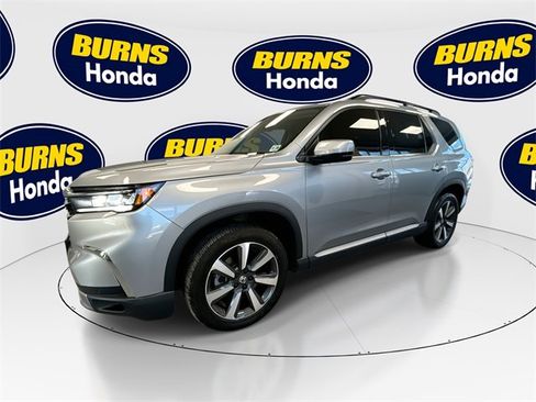 Certified 2025 Honda Pilot Touring image 1