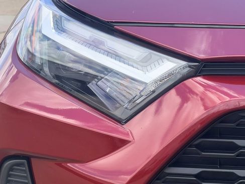 Used 2024 Toyota RAV4 LE FWD image 4