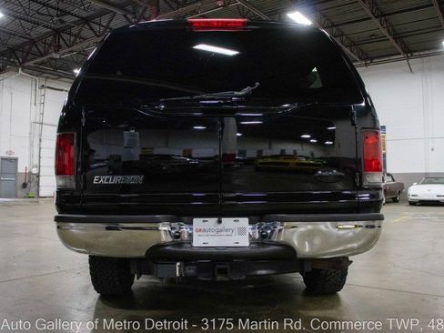 Used 2005 Ford Excursion XLT AWD/4WD image 6