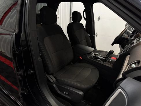Used 2017 Ford Explorer XLT AWD/4WD image 44