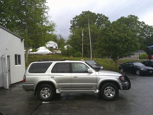 Used 2000 Toyota 4Runner SR5 AWD/4WD image 4