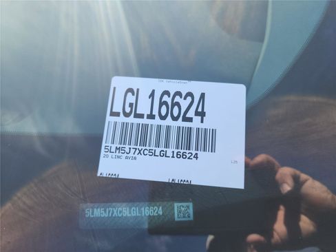 Used 2020 Lincoln Aviator Reserve w/ Equipment Group 202A image 11