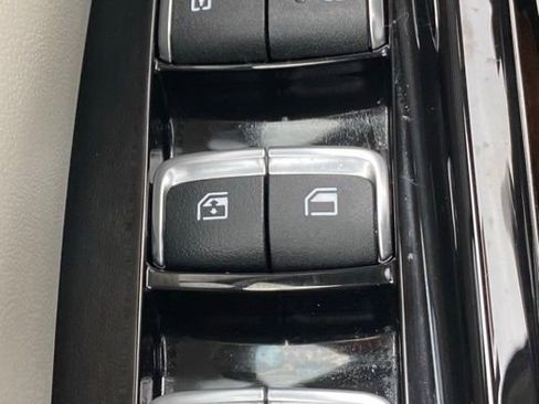 Certified 2023 Kia Carnival EX image 30