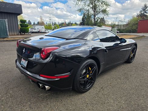 Used 2015 Ferrari California T image 8