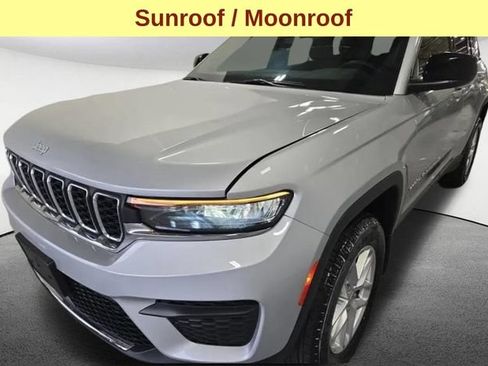 Used 2025 Jeep Grand Cherokee Laredo X w/ MOPAR Finishing Package AWD/4WD image 4