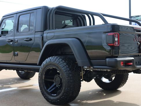 Used 2024 Jeep Gladiator Rubicon w/ Technology Group AWD/4WD image 7