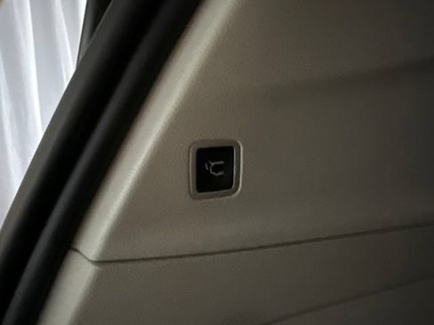 Used 2022 Chrysler Pacifica Touring-L w/ Uconnect Theater Family Group AWD/4WD image 31