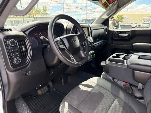 Used 2019 Chevrolet Silverado 1500 Custom Trail Boss w/ Custom Convenience Package AWD/4WD image 4