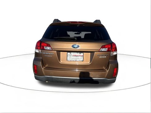 Used 2011 Subaru Outback 2.5i Premium w/ All-Weather Pkg image 4